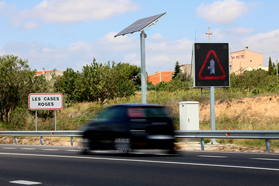 Trànsit implanta senyals que s’activen amb el pas dels vehicles a l’N-340 a Sant Cugat Sesgarrigues