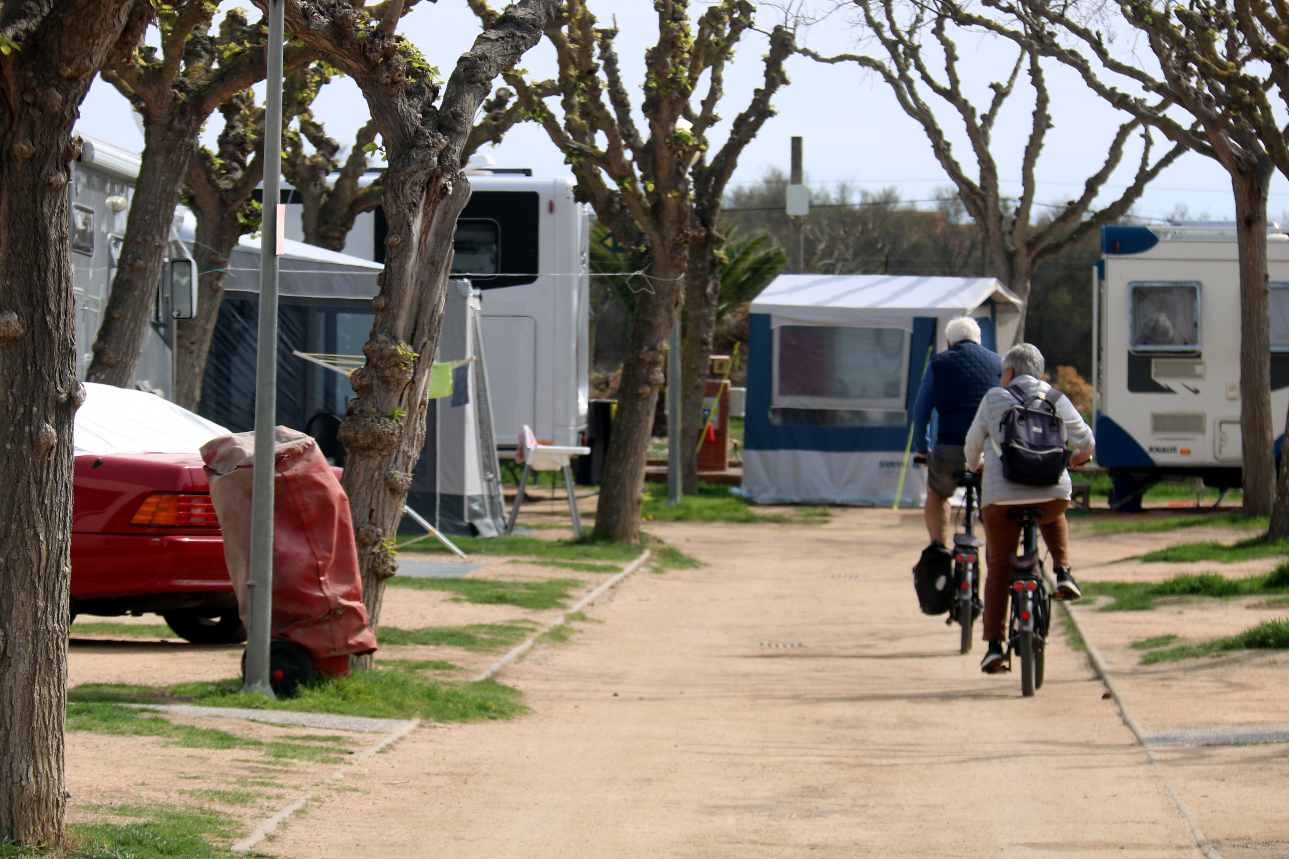 Els allotjaments turístics extrahotelers tornen a superar per tercer any consecutiu els 800.000 viatgers al juny