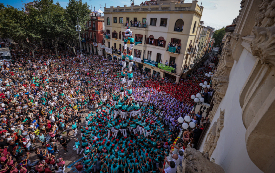 Vilafranca veu enlairar-se nou castells de gamma extra en una diada de Sant Fèlix condicionada per les caigudes