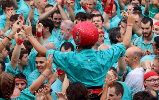 Els Castellers de Vilafranca s’anoten la torre de 9 amb folre i manilles en la diada de la Bisbal
