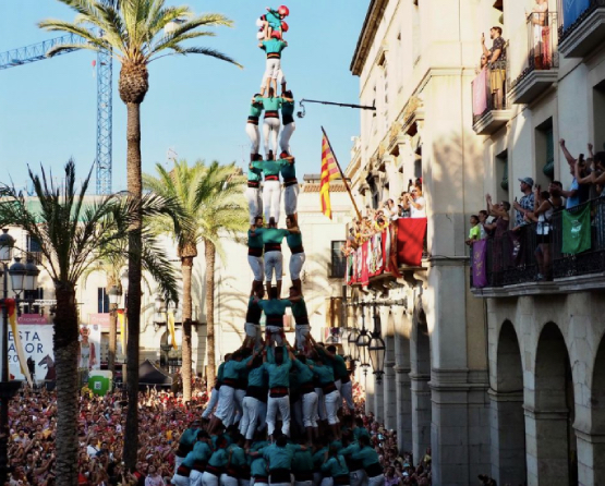 Els Castellers de Vilafranca triomfen a Vilanova descarregant quatre gammes extra