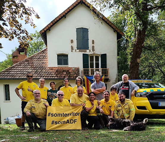 Membres de les ADF del Penedès fan treballs forestals a la casa de Francesc Macià a l’exili, a Prats de Molló