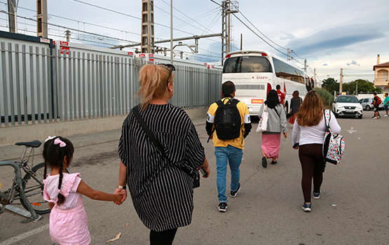 Desinformats i resignats, els usuaris de l’R4 s’adapten als talls del servei per obres del corredor mediterrani