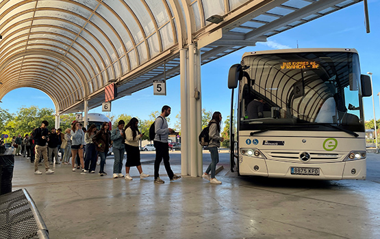 Les llargues cues per anar a Barcelona protagonitzen el matí a l’estació de busos de Vilafranca