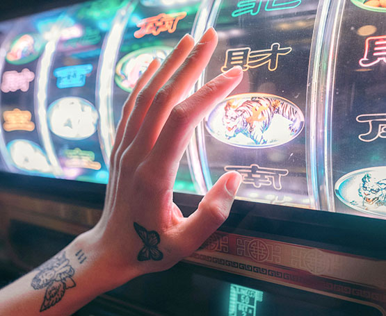 El casino en línia Fatpirate té escurabutxaques inspirades en els cellers del Penedès: una experiència única