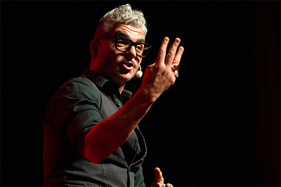 La Fundació Pinnae continua el cicle ‘En clau d’humor’ aquest diumenge amb Txabi Franquesa